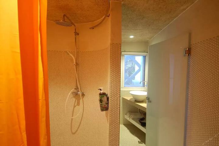 Room 49 of 82