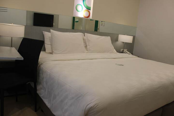 Room 10 of 33