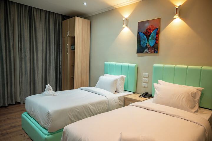 Room 16 of 44