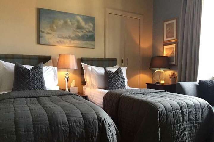 Room 10 of 14