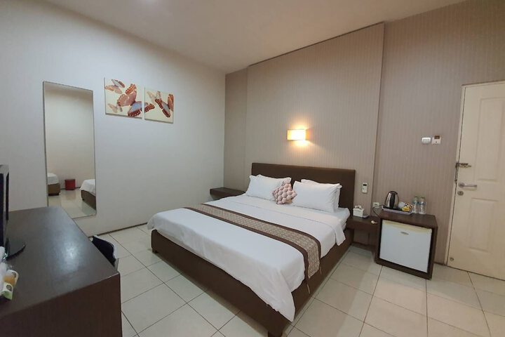 Room 4 of 7
