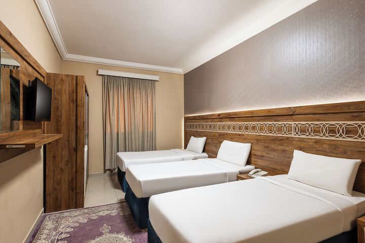 Room 2 of 8