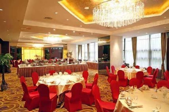 Ballroom/Hall 24 of 30