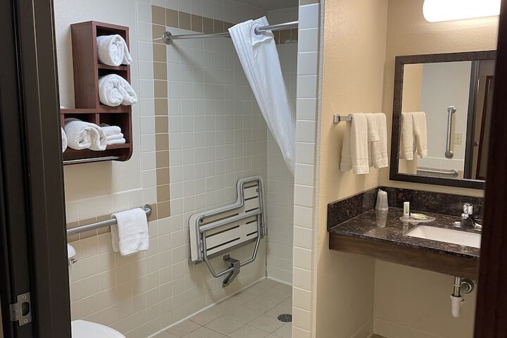 2 Queen Beds Mobility Accessible (1 of 12)