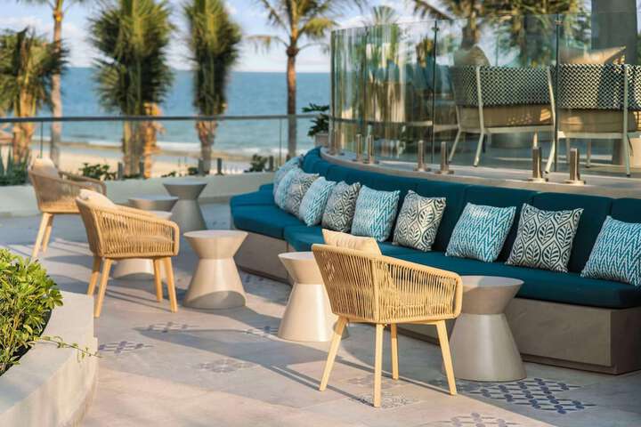 Lounge 62 of 71