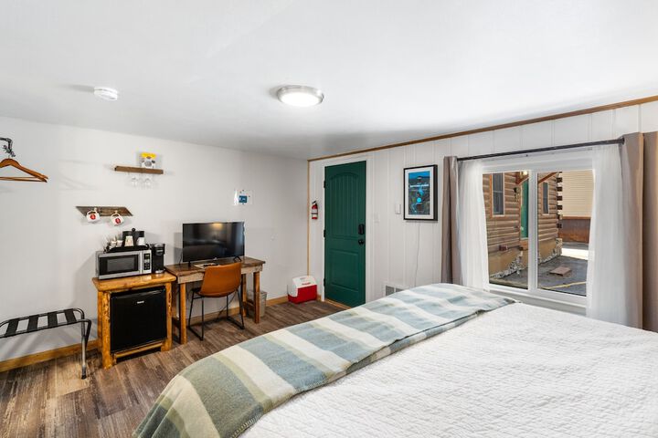 Room 52 of 143