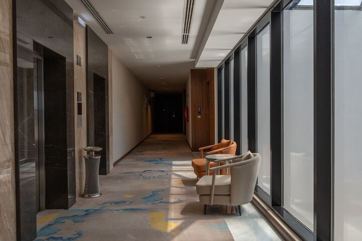 Ballroom/Hall 87 of 96