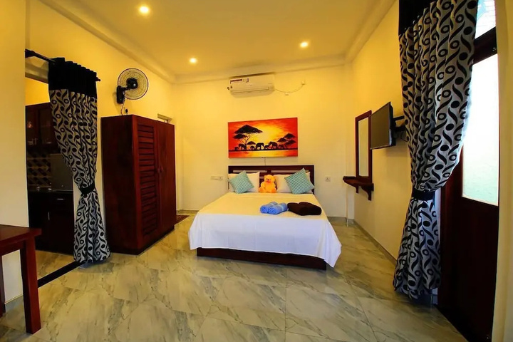 Room 5 of 24