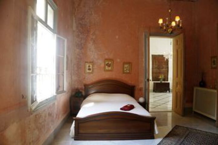 Room 17 of 28