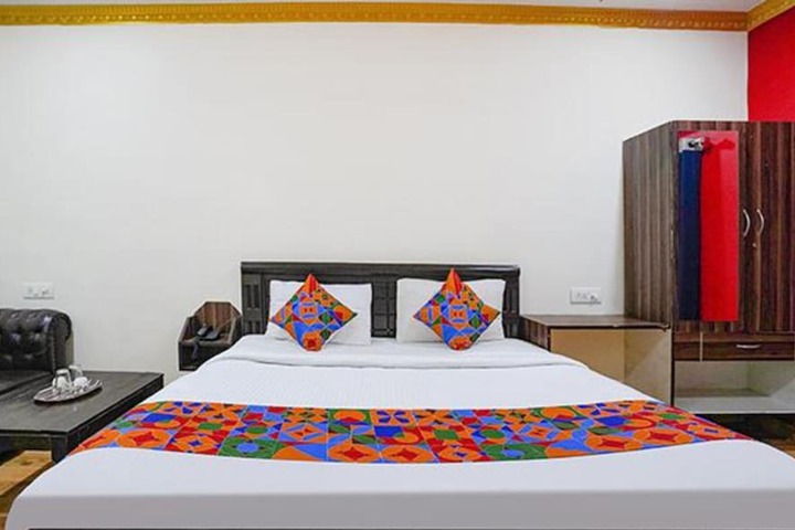 Room 15 of 33