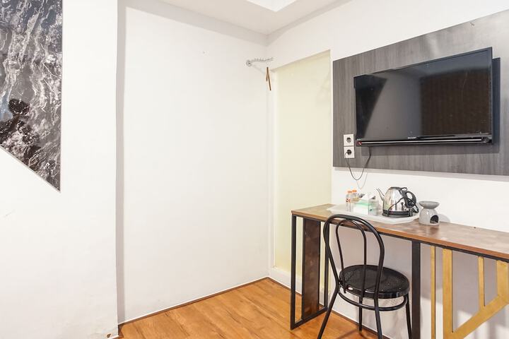 Room 28 of 79