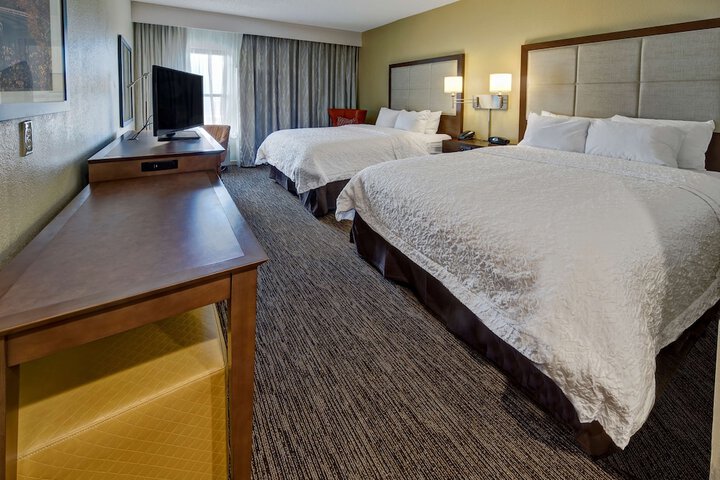 2 Queen Beds with Refrigerator, Microwave (5 of 5)