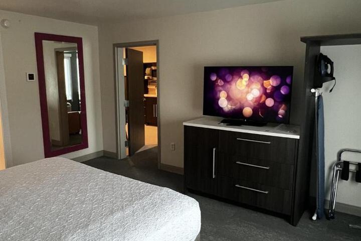 1 Queen Bed Studio Suite (6 of 7)