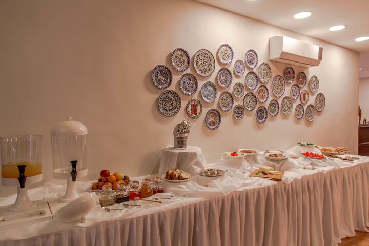 Breakfast/Coffee Service 28 of 34