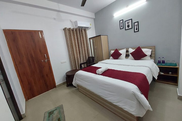Room 4 of 7