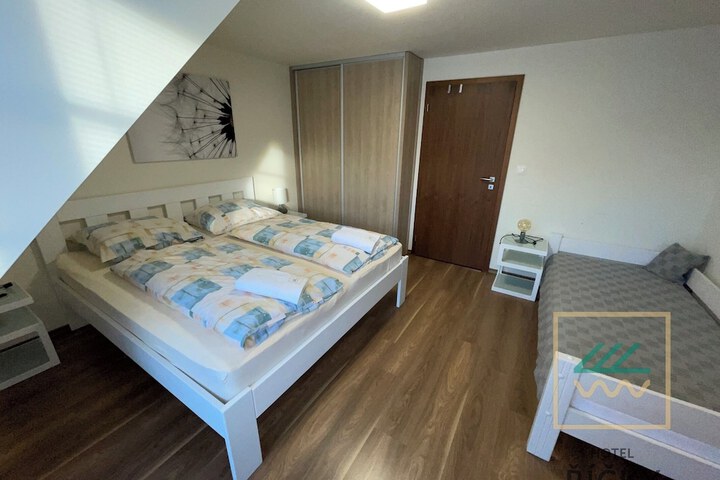 Room 73 of 194