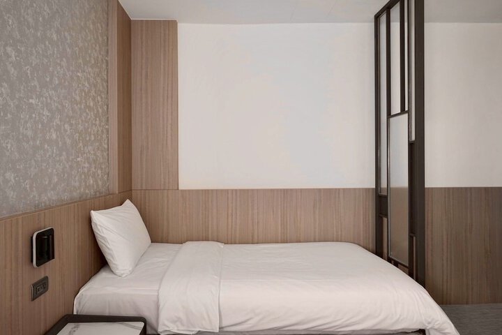 Room 31 of 65