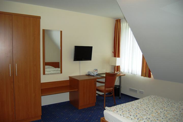 Room 9 of 92