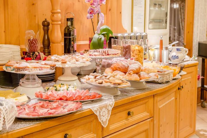 Dining 26 of 55