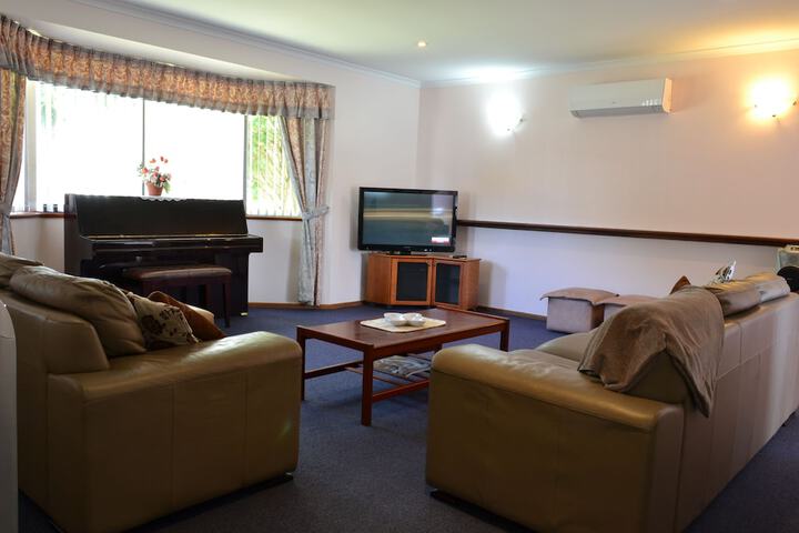 Room 28 of 174