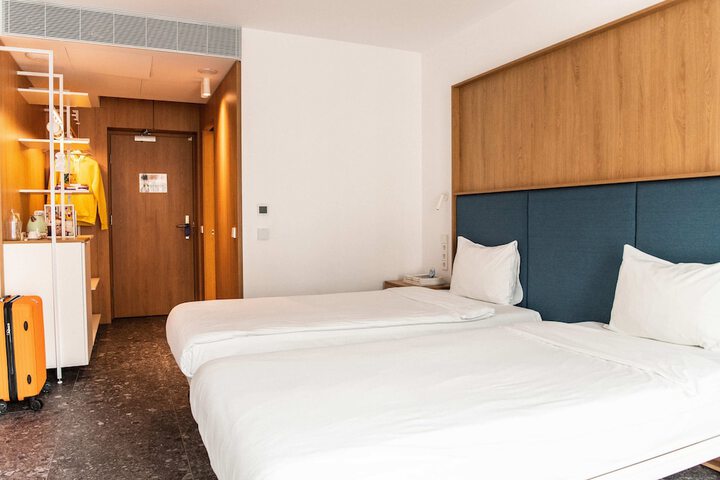 Room 32 of 114