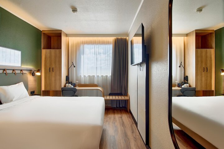 Room 8 of 49