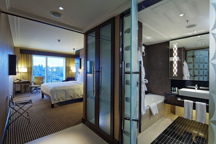 Room 13 of 130