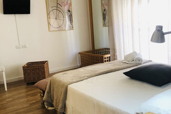 Room 4 of 37