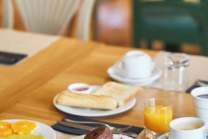 Breakfast/Coffee Service 68 of 80