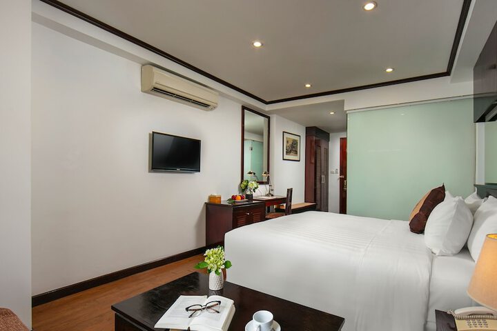 Room 28 of 97