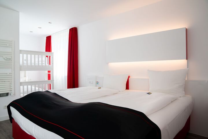 Room 12 of 77