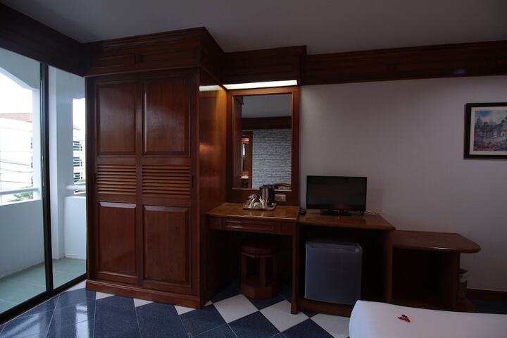 Room 4 of 30