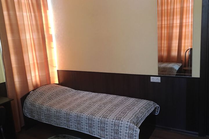 Room 14 of 99