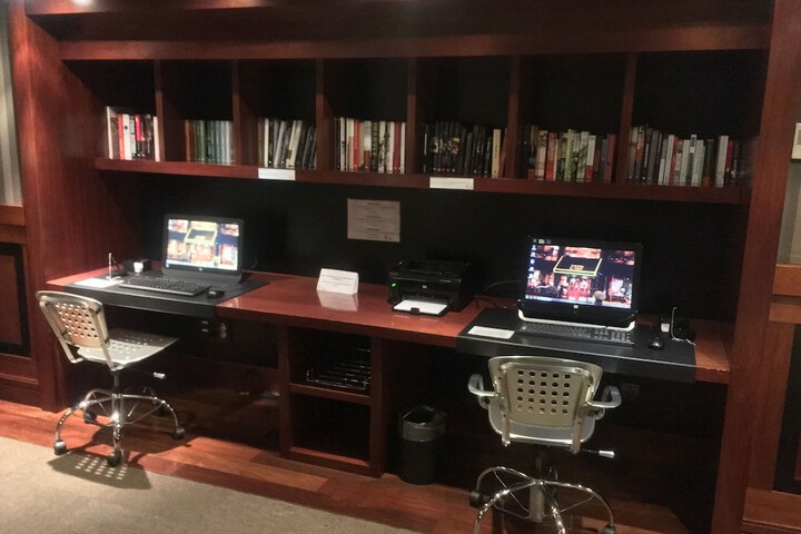 Business Center 89 of 94