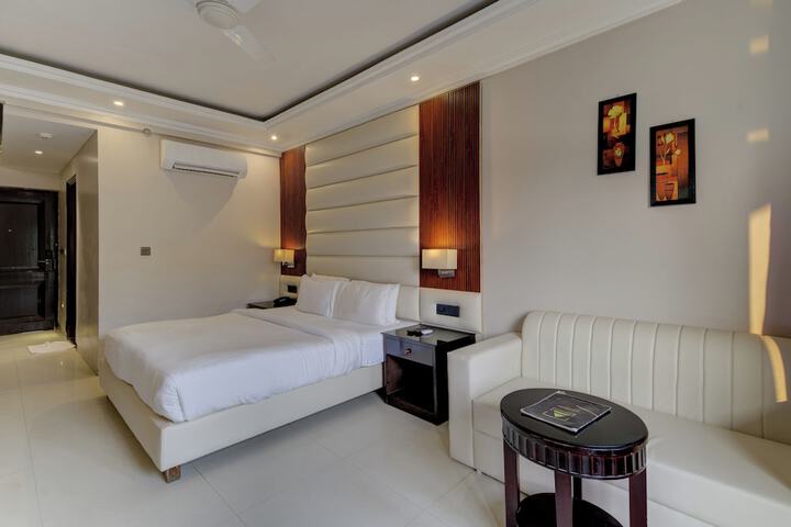 Room 32 of 102