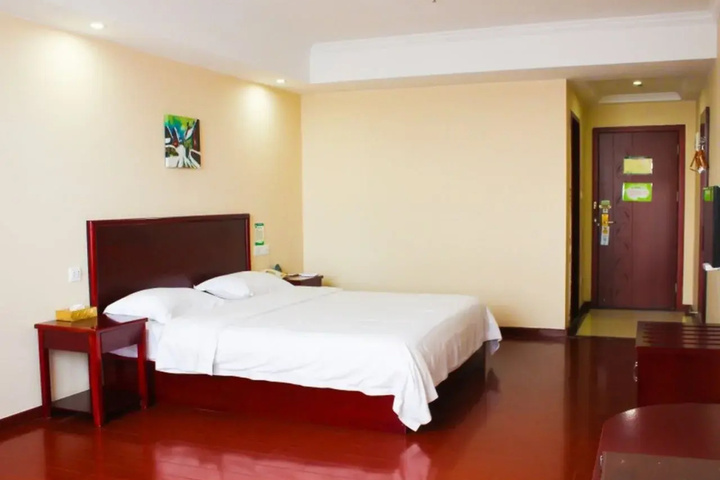 Room 4 of 16