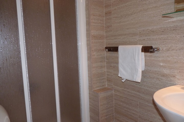 Room 33 of 50