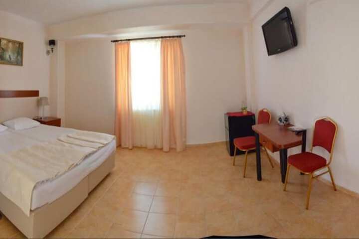 Room 4 of 37