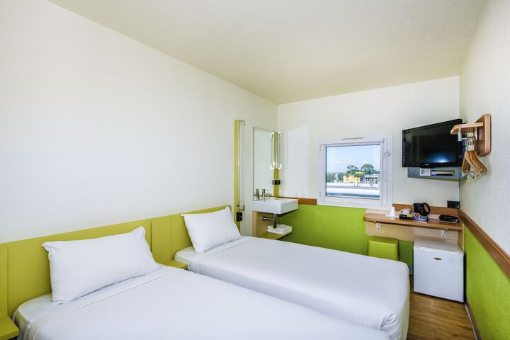 Room 8 of 27