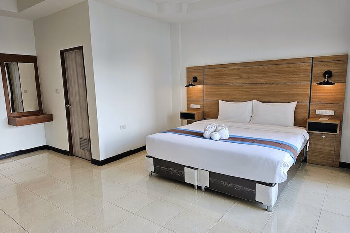Room 8 of 40