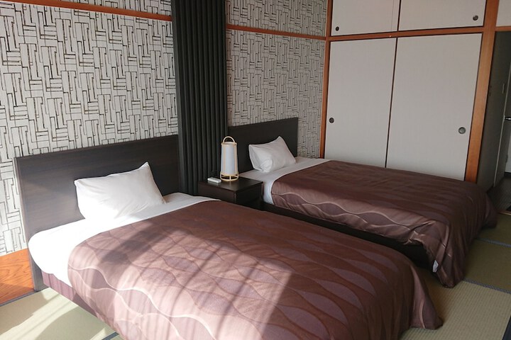 Room 5 of 38