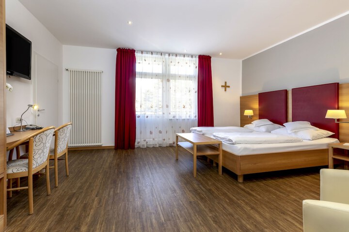 Room 10 of 73
