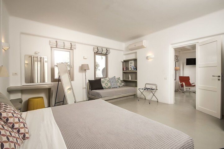 Room 34 of 230