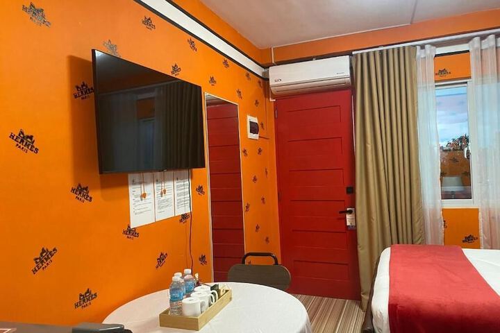 Room 10 of 37