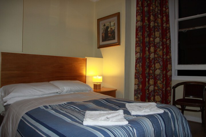 Room 52 of 81