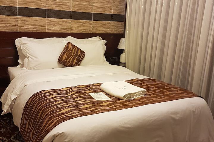 Room 3 of 68