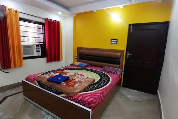 Room 12 of 18