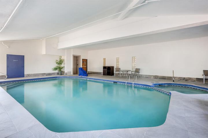 Pool Hotel