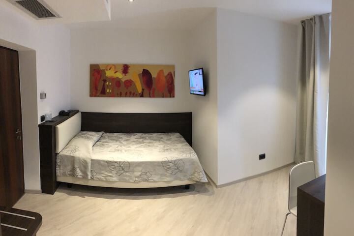 Room 32 of 69