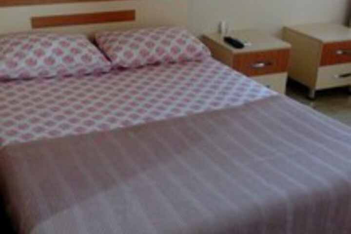 Room 8 of 11
